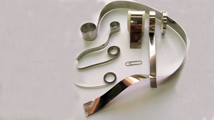 تولید فویل های فلزی آمورف و نانو بلوری نازک و عریض به روش انجماد سریع