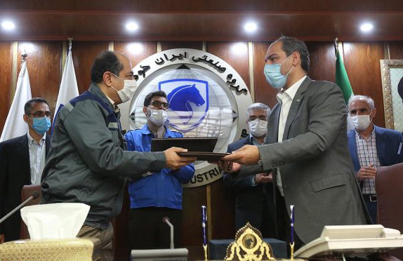 با گذشت حدود سه ماه از انعقاد تفاهم‌نامه محقق شد؛ امضای قرارداد همکاری بین جهاددانشگاهی و ایرانخودرو/ ادامه‌ی همکاری گسترده‌ی استراتژیک