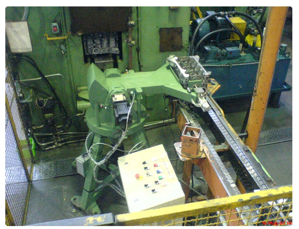 ربات چرخش و جابجایی سیلندر خودرو 5 ربات چرخش و جابجایی سیلندر خودرو