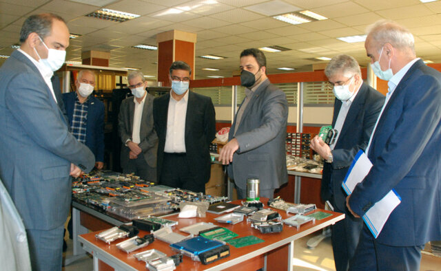 دکتر طیبی در بازدید از فعالیتهای سازمان جهاددانشگاهی صنعتی شریف تاکید کرد: حرکت جهاددانشگاهی در مسیر درست و رفع نیازهای واقعی جامعه 2 دکتر طیبی در بازدید از فعالیتهای سازمان جهاددانشگاهی صنعتی شریف تاکید کرد: حرکت جهاددانشگاهی در مسیر درست و رفع نیازهای واقعی جامعه