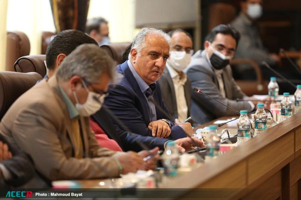 نشست مشترک رییس جهاددانشگاهی و هیات همراه با معاونان و مدیران ارشد وزارت نفت یکشنبه 7 آذرماه در محل وزارت نفت برگزار شد