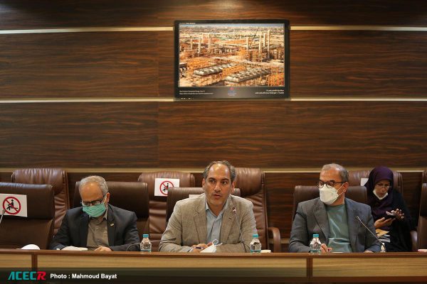 نشست مشترک رییس جهاددانشگاهی و هیات همراه با معاونان و مدیران ارشد وزارت نفت یکشنبه 7 آذرماه در محل وزارت نفت برگزار شد