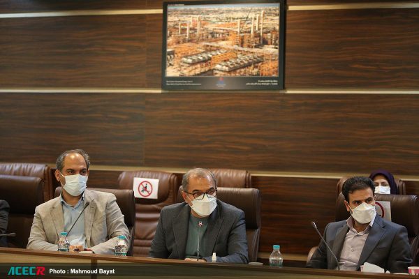 نشست مشترک رییس جهاددانشگاهی و هیات همراه با معاونان و مدیران ارشد وزارت نفت یکشنبه 7 آذرماه در محل وزارت نفت برگزار شد