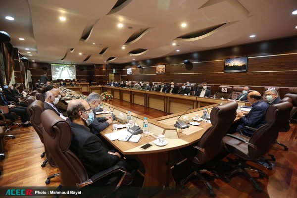 نشست مشترک رییس جهاددانشگاهی و هیات همراه با معاونان و مدیران ارشد وزارت نفت یکشنبه 7 آذرماه در محل وزارت نفت برگزار شد