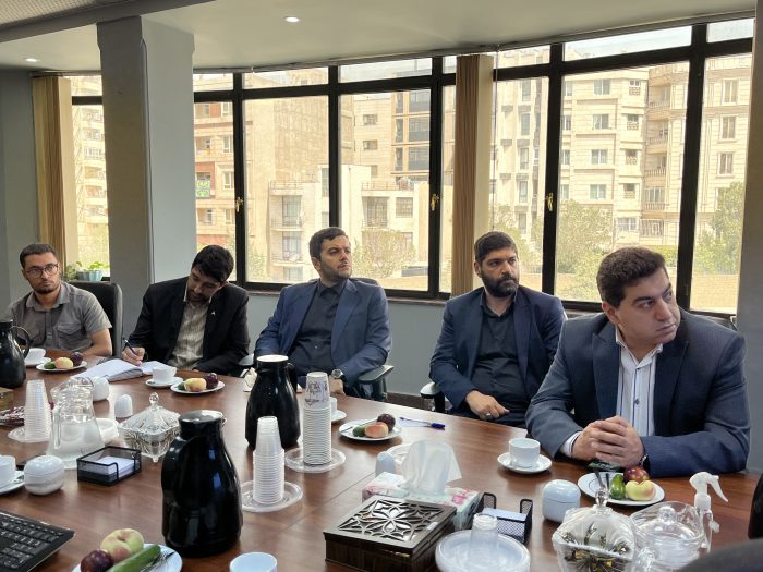 بازدید معاون صنایع پیشرفته سازمان گسترش و نوسازی صنایع ایران از سازمان جهاددانشگاهی صنعتی شریف